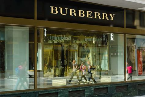 how many stores does burberry have 2019